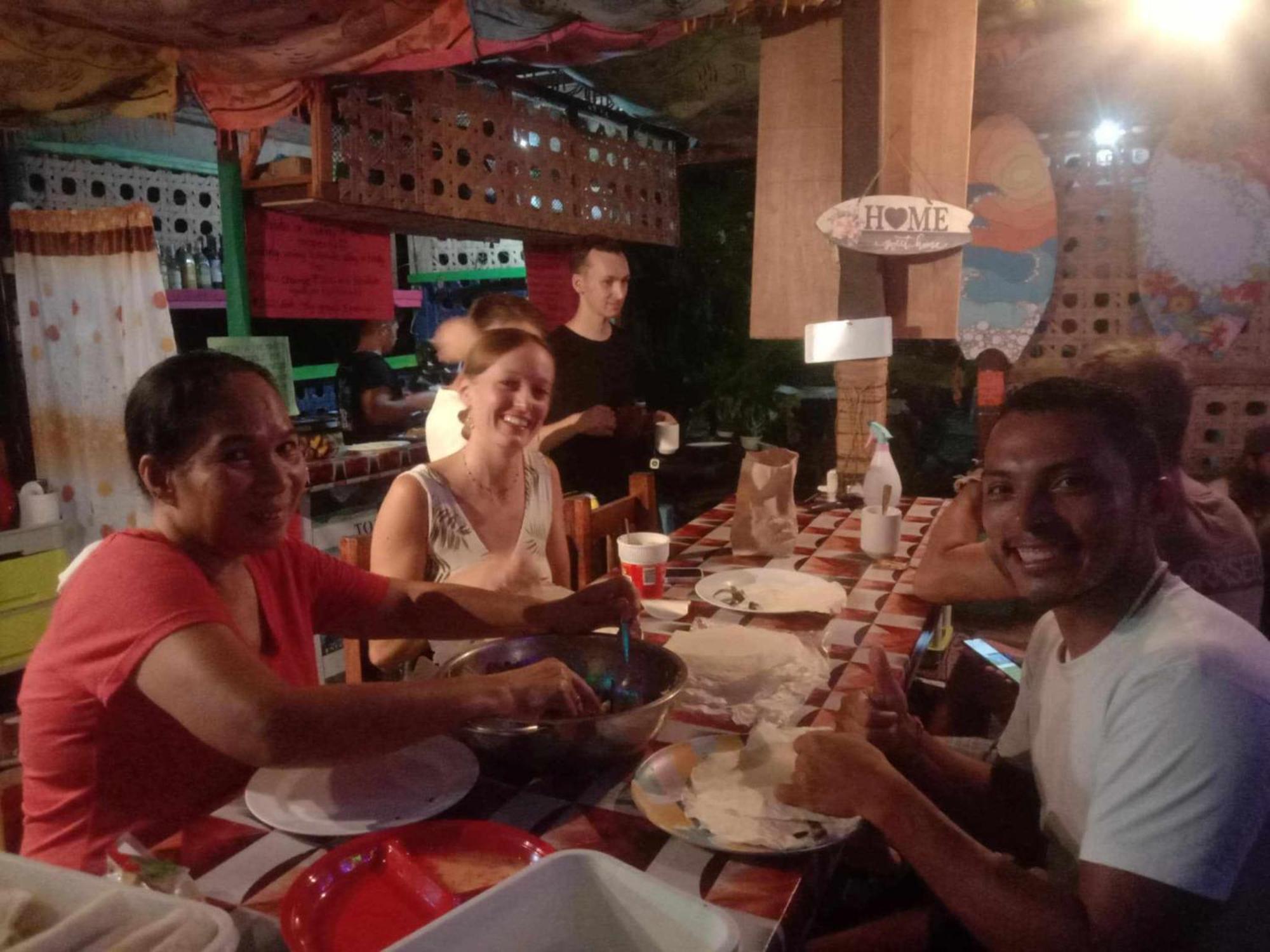 Sun Valley Backpackers Inn El Nido Buitenkant foto